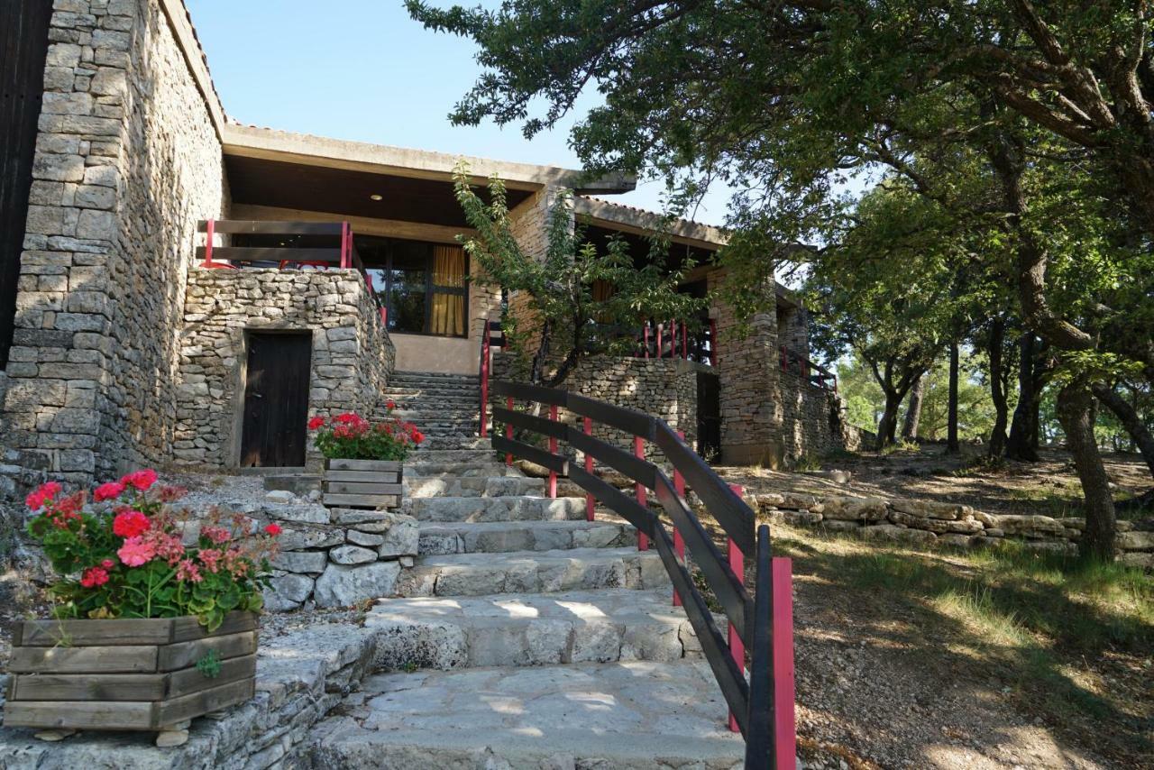 Hotel Vvf Luberon Provence Murs  Zewnętrze zdjęcie